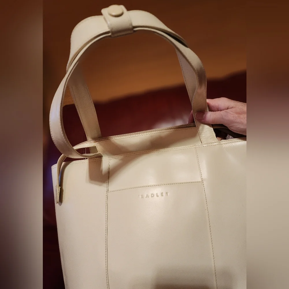 Cynthia Radley Cream Leather Tote - Picture 4 of 16